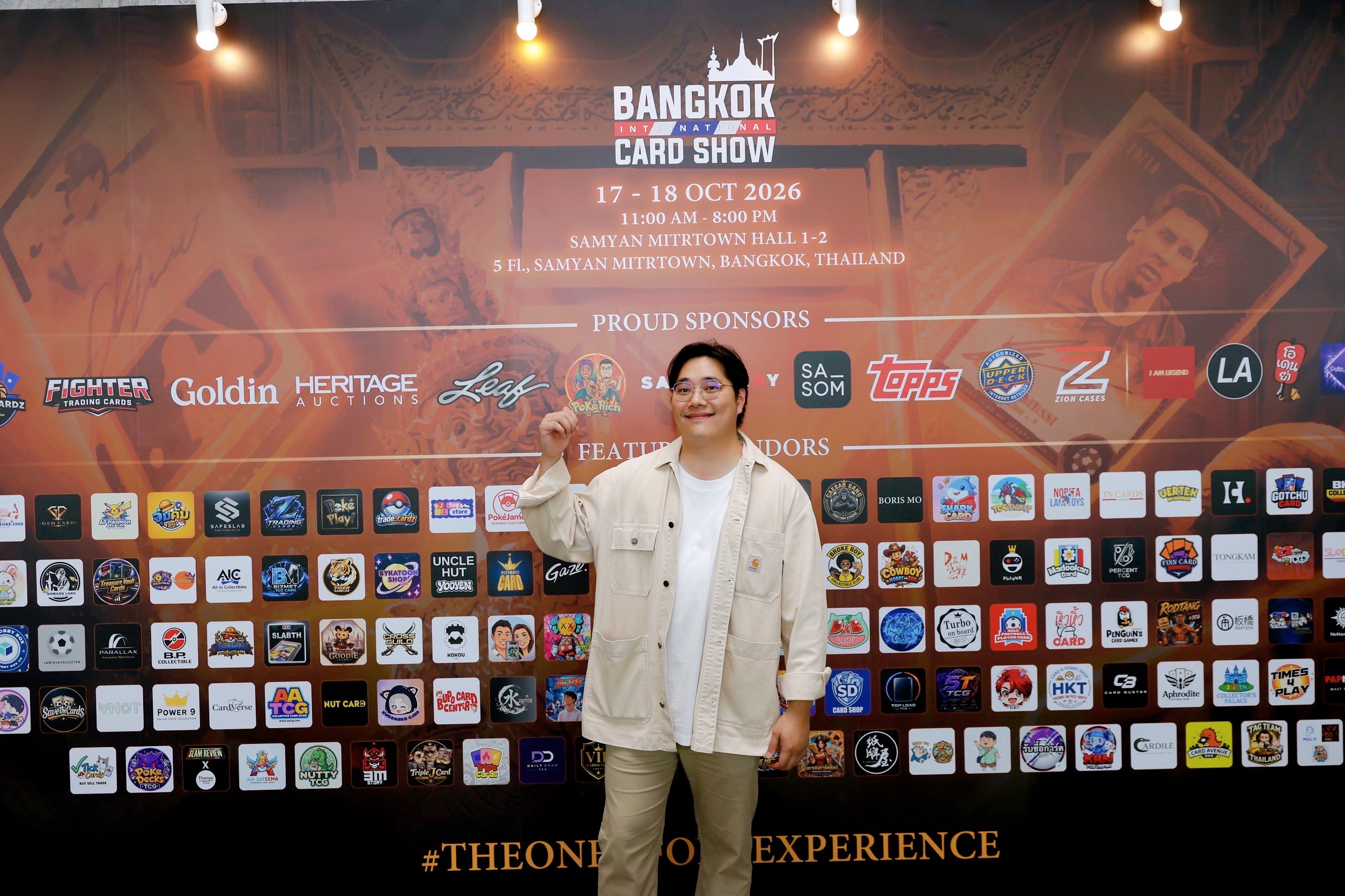 ภาพเดี่ยวคุณโอม.jpg
