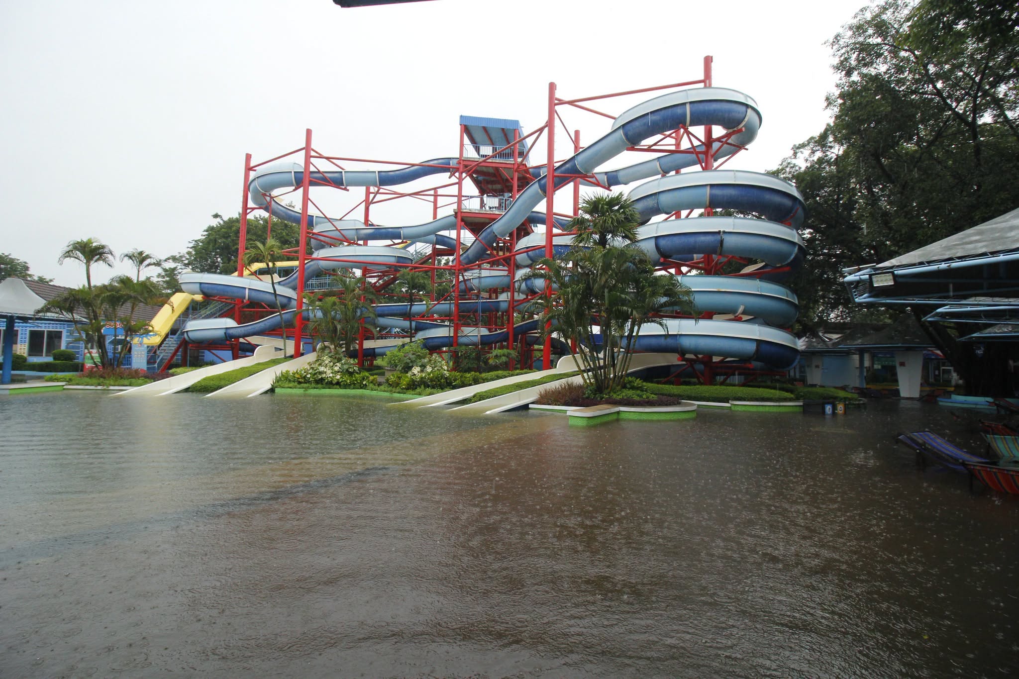 สวนสยามน้ำท่วม.jpeg
