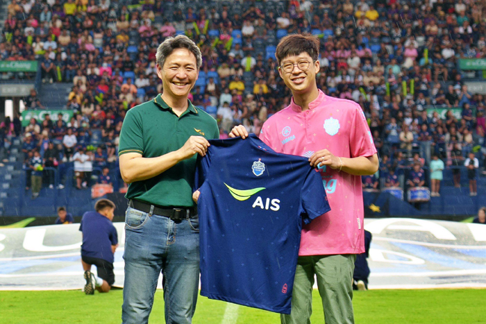 สะเทือนไทยลีก! AIS ผนึก บุรีรัมย์ ยูไนเต็ด โหมโรงฤดูกาลใหม่ จัดเต็มความว้าวจากหน้าจอสู่ขอบสนาม เนรมิตสิทธิประโยชน์เพื่อแฟนฟุตบอล