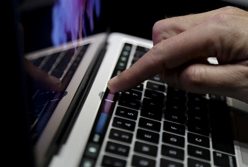Touch Bar ที่มาแทนที่ปุ่มฟังก์ชั่นของ MacBook Pro รุ่นใหม่