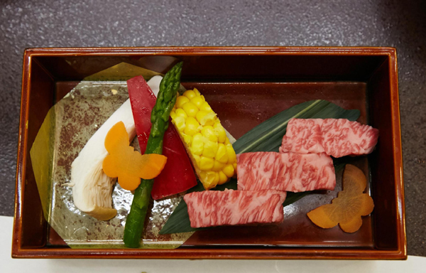 1.HIDA BEEF