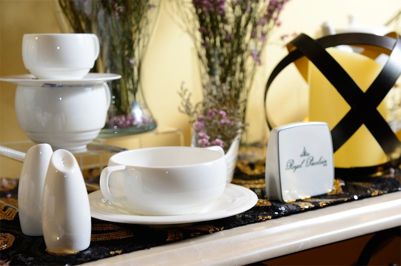 open_Royal Porcelain