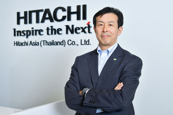 HITACHI