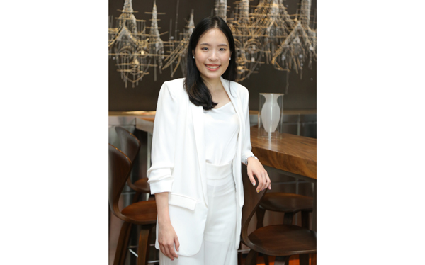 นางสาวพัชรพร