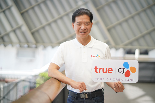 นายพีรธน