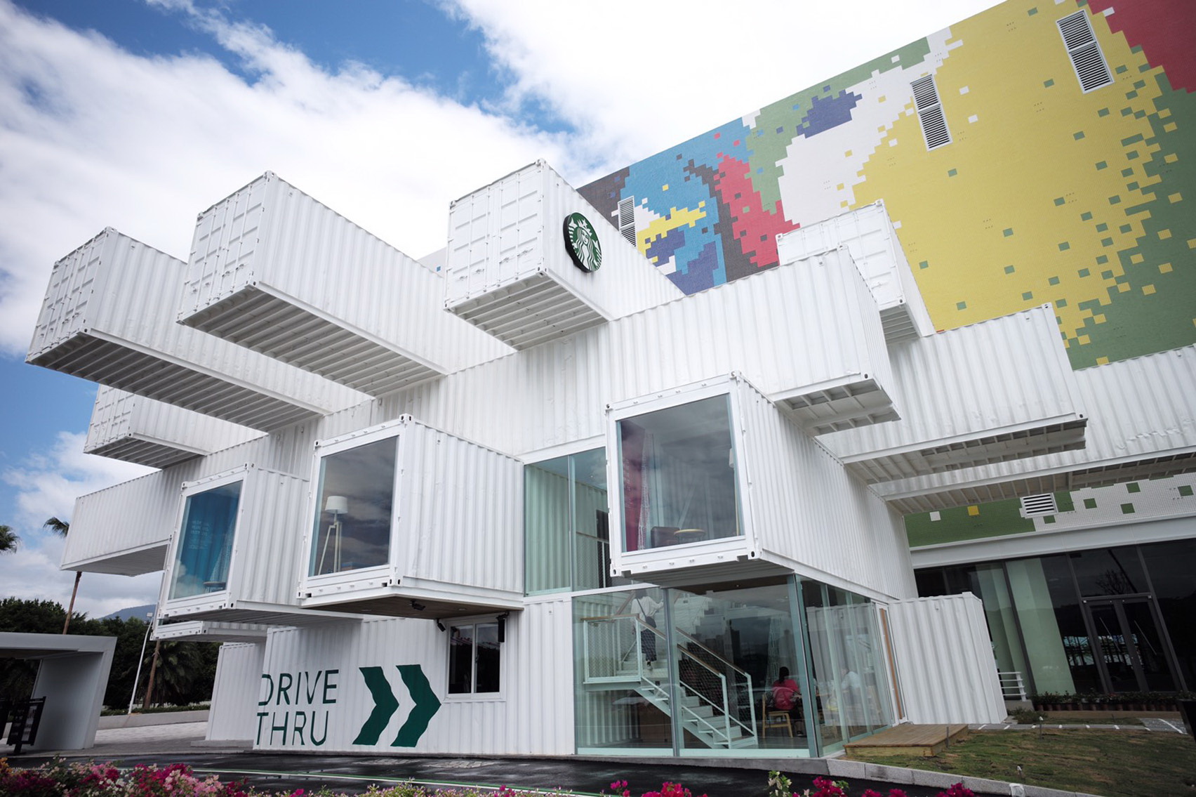 kengo-kuma-drive-thru-starbucks-taiwan_dezeen_1704_col_0