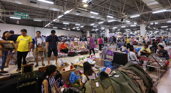 ตลาดนัด