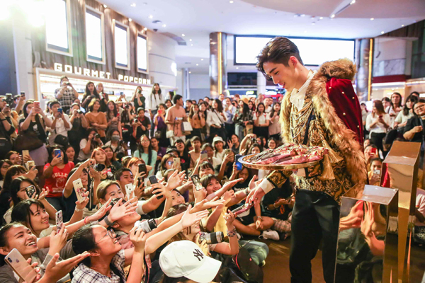 แจกแม็กนั่มให้กับ