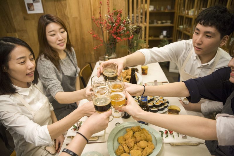 Airbnb-Guests-Spend-at-Restaurants-and-Cafes-in-2018-1_m-e1573474886722