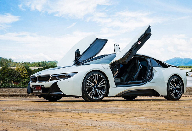 3-BMW-i8