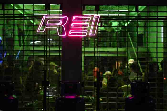REI