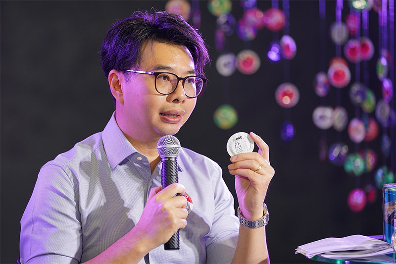 myONE-condom-01