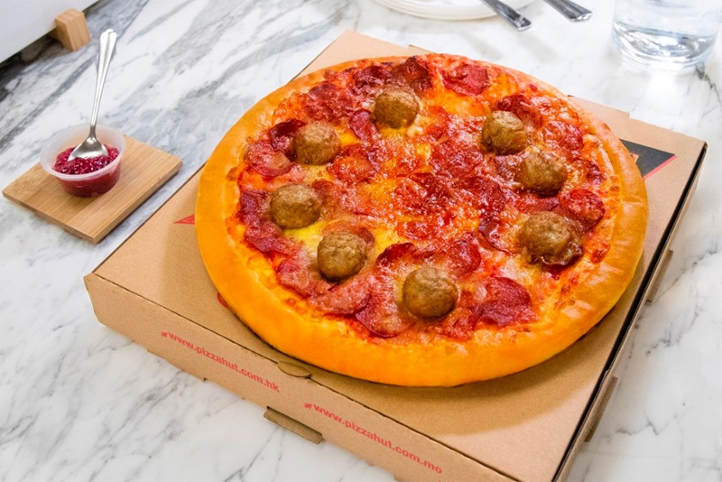 Pizza-Hut-IKEA-meatball