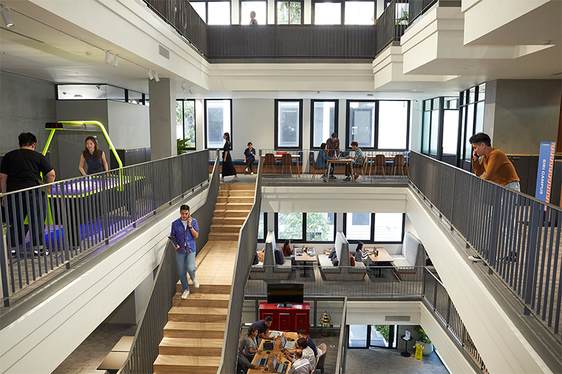 Siri-Campus-02
