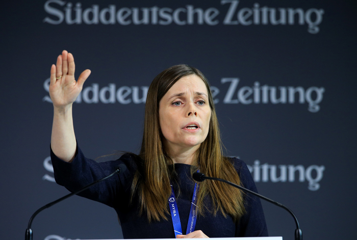2_womenleader