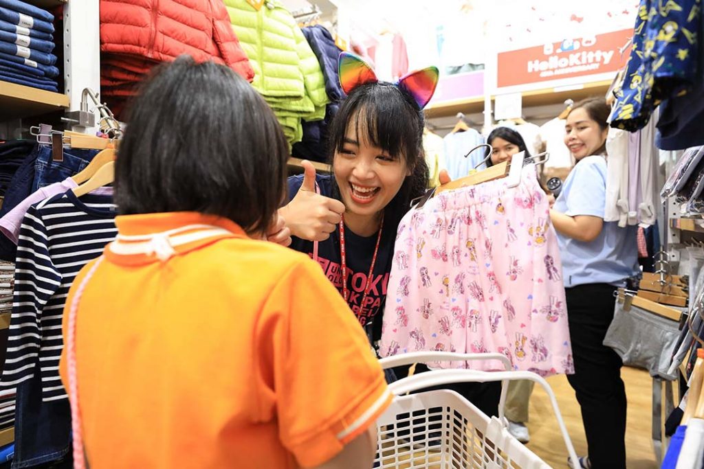 Uniqlo-In-Store-Shopping-Experience-1024x683