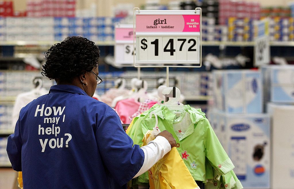 Wal-Mart Opens New Store Just Outside Chicago