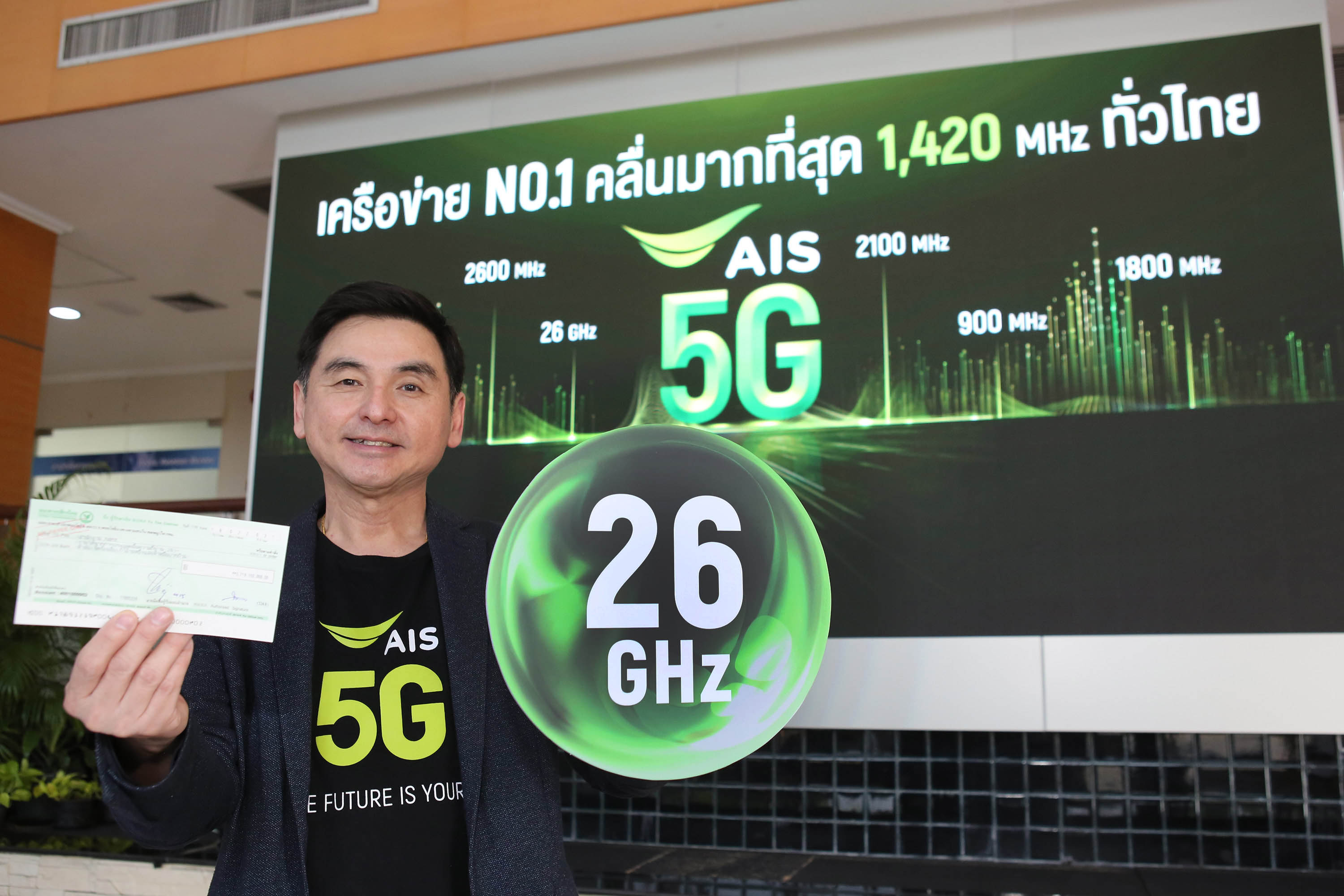 สมชัย-CEO-AIS
