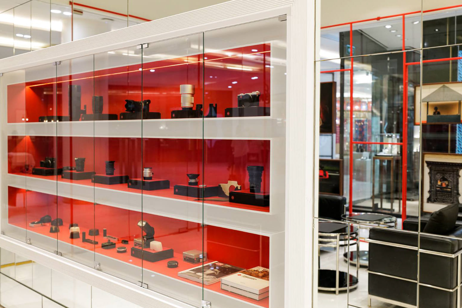 4.-Leica-Boutique-Emporium