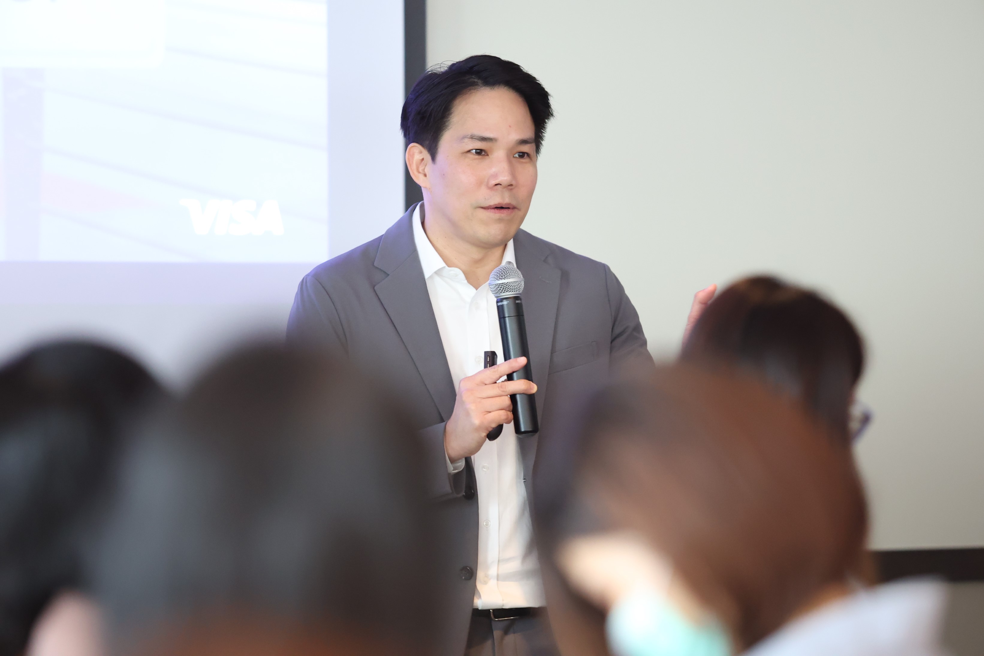 Suripong-Tantiyanon-Visa-Thailand-3-Custom