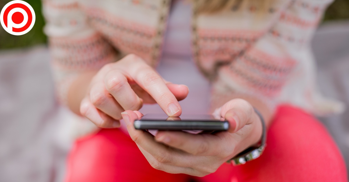 mobile gen z tech online Checking her messages