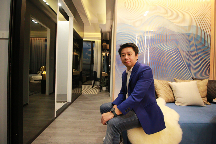 002.คุณอภิสิทธิ์