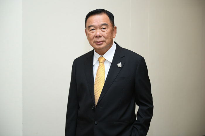 11.คุณพนม