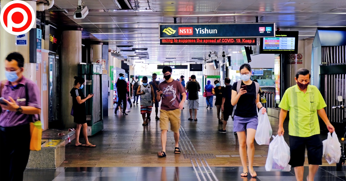 Singapore,May2020,People,Wearing,Masks,At,Yishun,Mrt,Station,,Going
