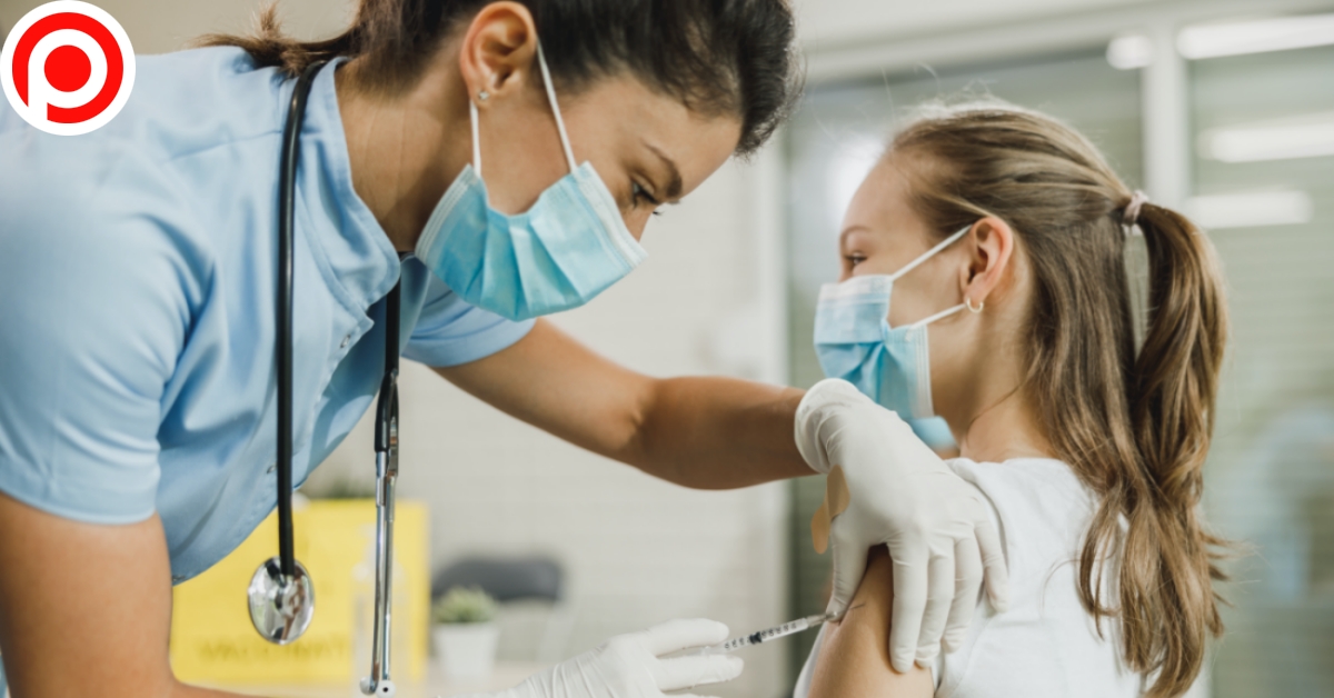 Nurse,Giving,The,Covid-19,Vaccine,To,A,Cute,Teenager,Girl