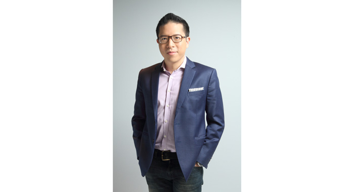คุณรวิศ