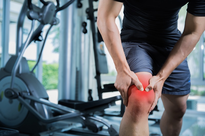 Healthy,Men,Injury,From,Exercise,In,The,Gym,,He,Injured