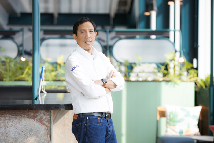 2.-นายภราดร