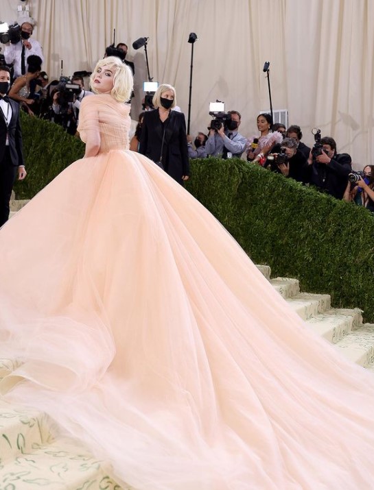 Billie-Eilish-oscar-de-la-renta