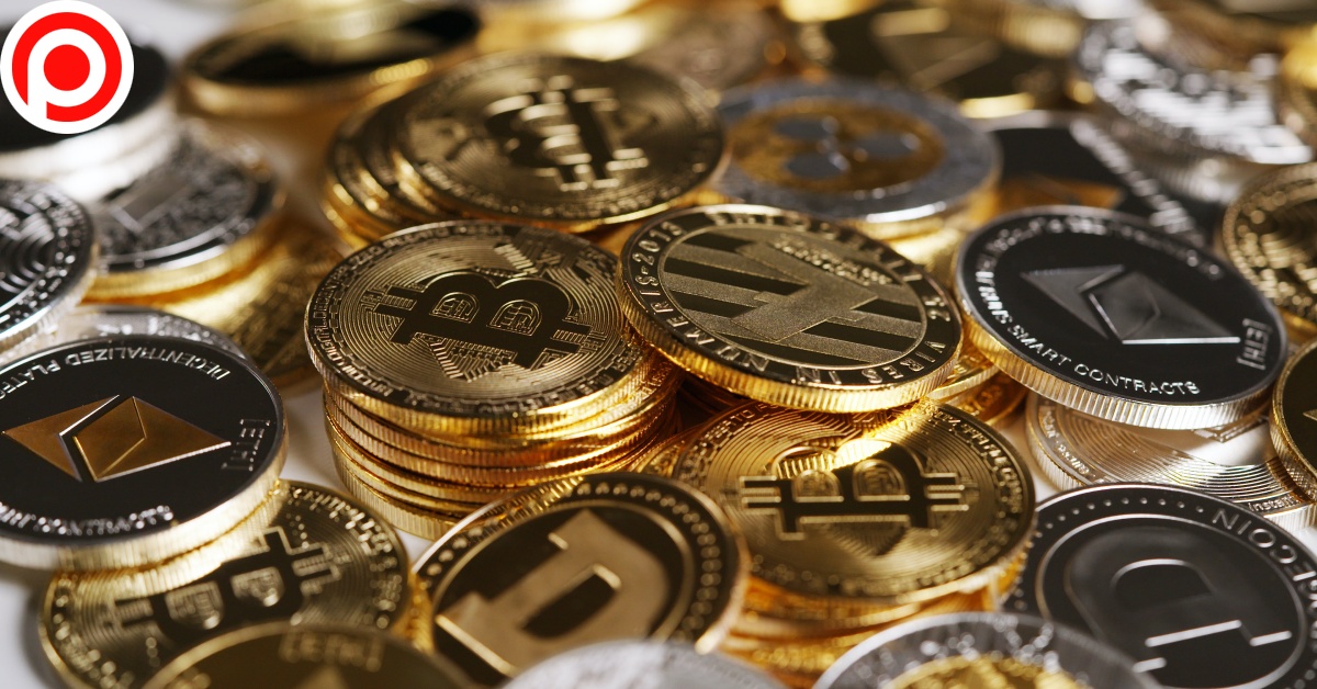 Stacks,Of,Golden,Bitcoin,With,Other,Varieties,Of,Cryto-currency.