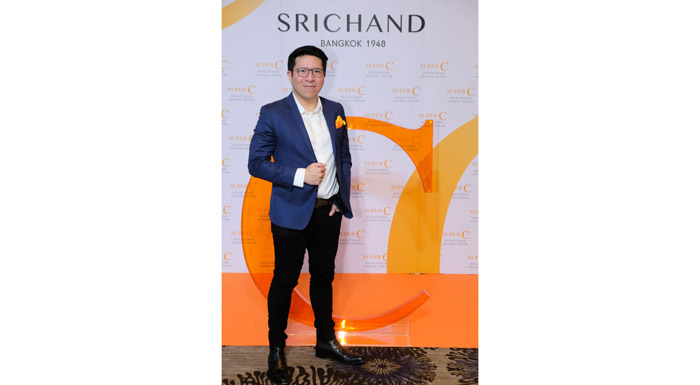 คุณรวิศ