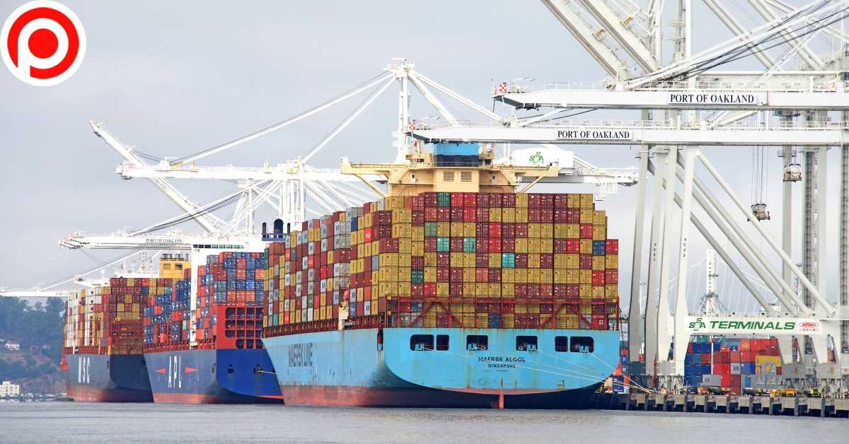 Multiple,Cargo,Ships,Loading