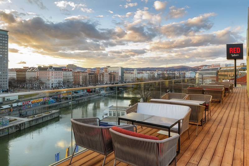 Istros-Rooftop-Bar-Outside-Lounge-24321967_4K