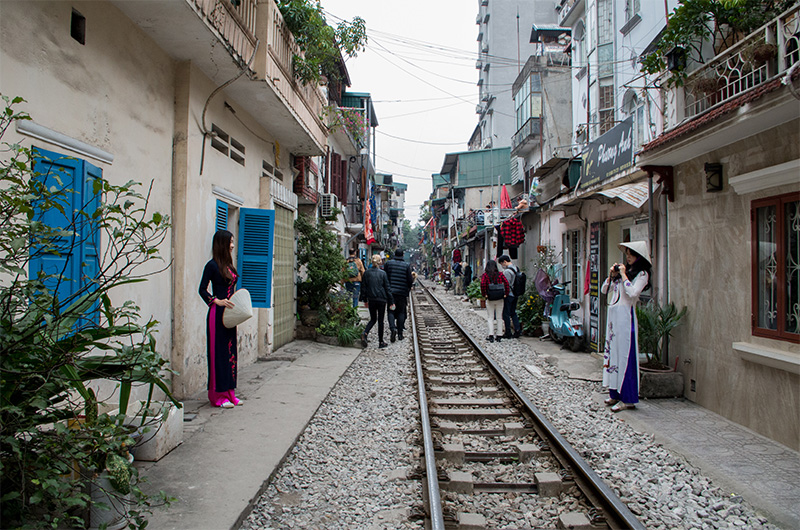 Train-Street-Hanoi