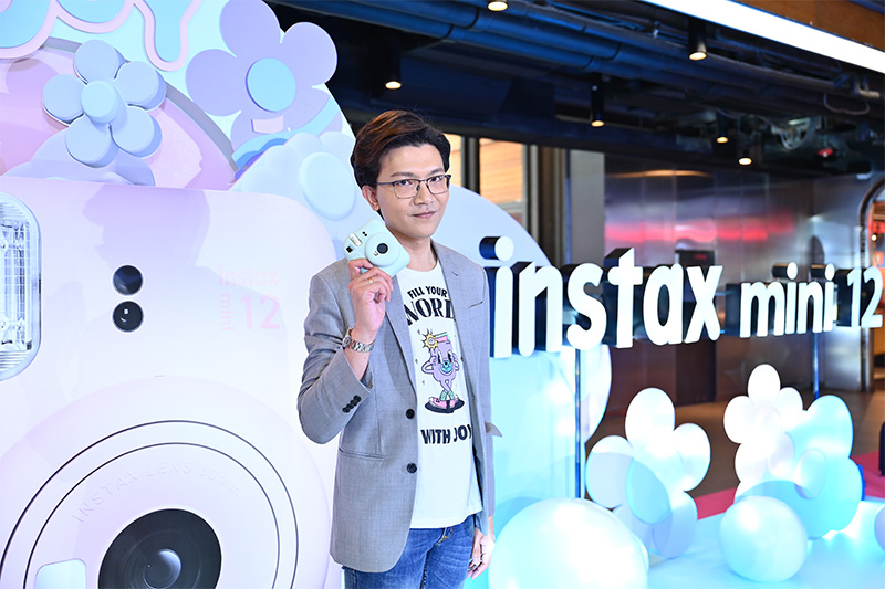 Instax-mini-12-khun-Pasin