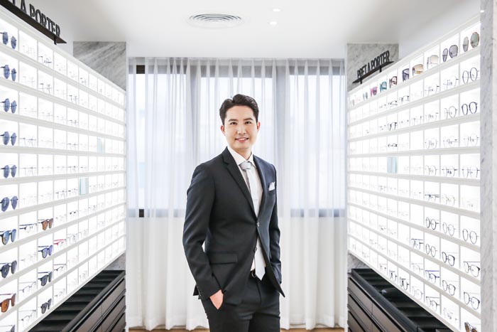 2.-นายธนัฐณ์