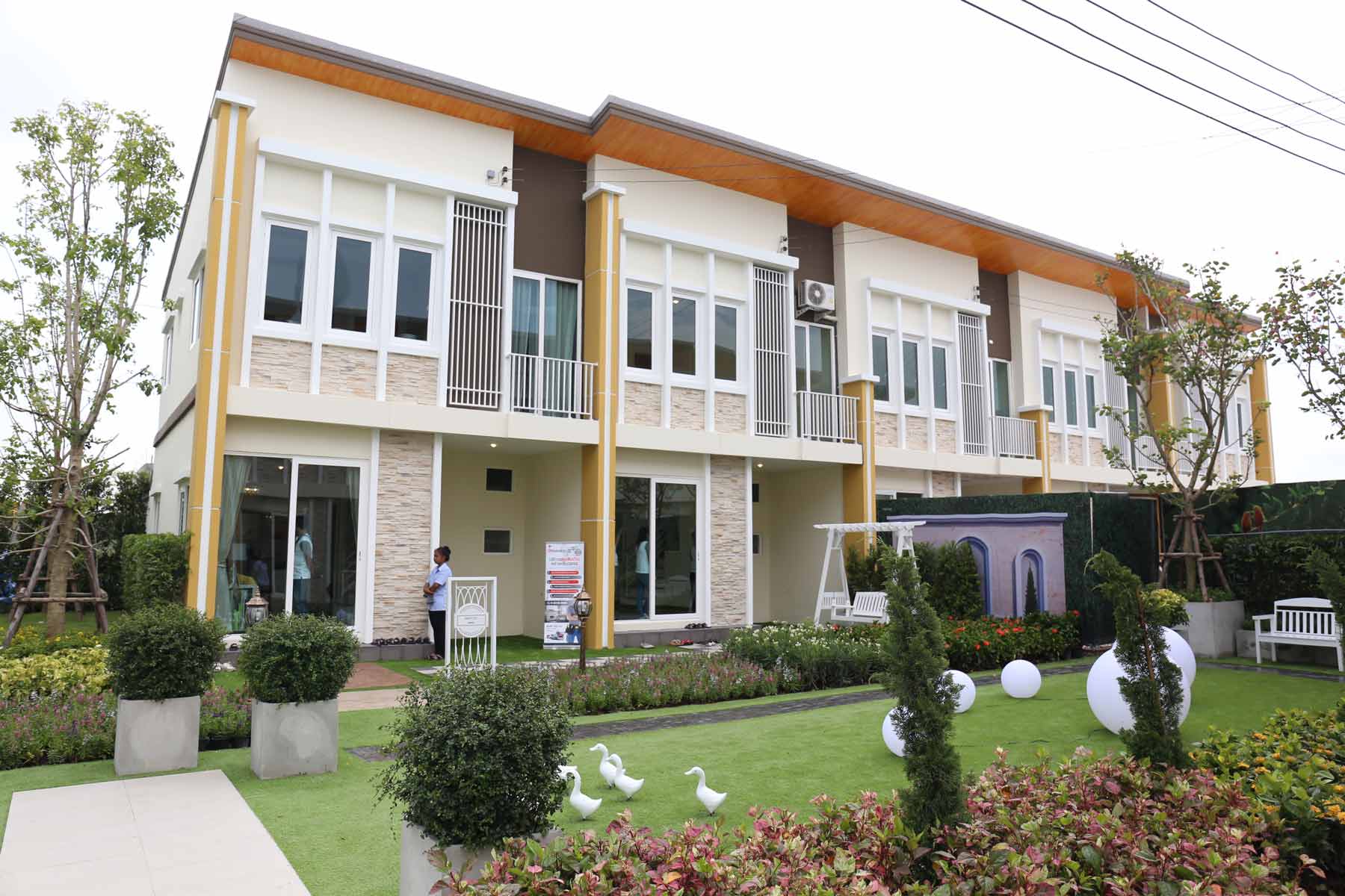 Goldentown-Sri-skv