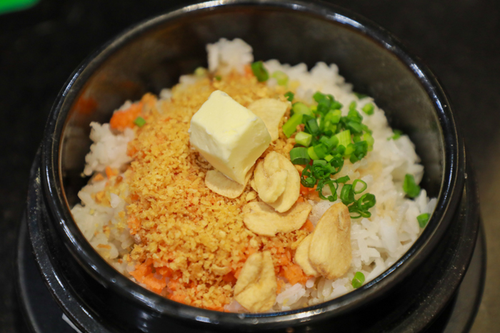 ข้าวกระเทียม
