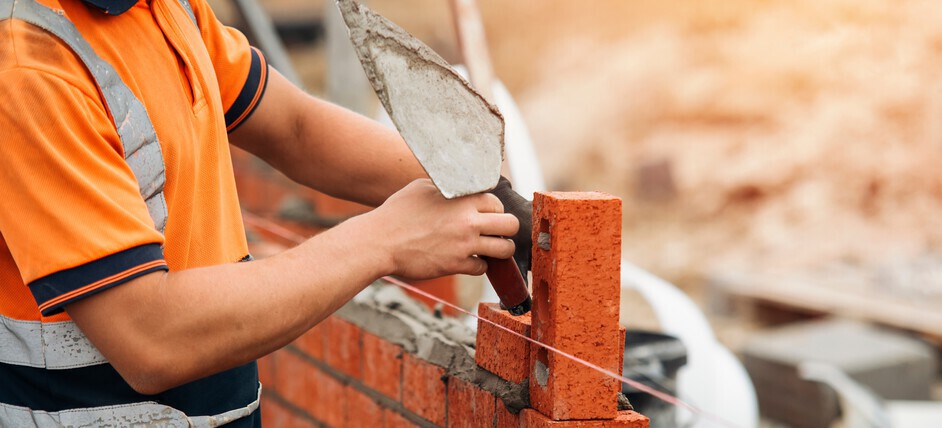 Bricklayer,Laying,Brick,On,Mortar