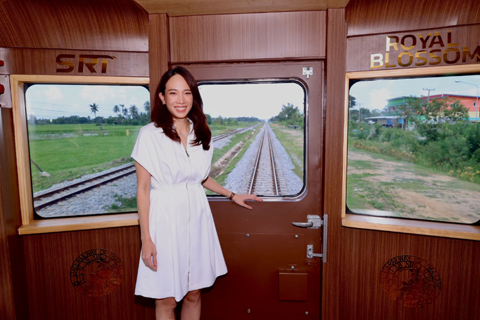 นางสาวพราวพุธ