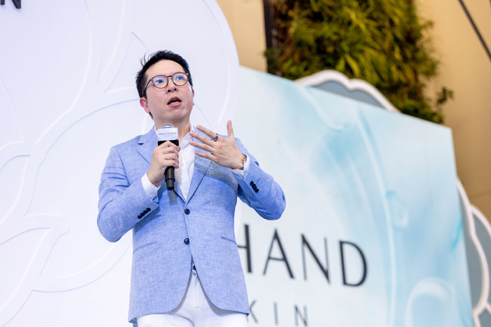 คุณรวิศ-ห