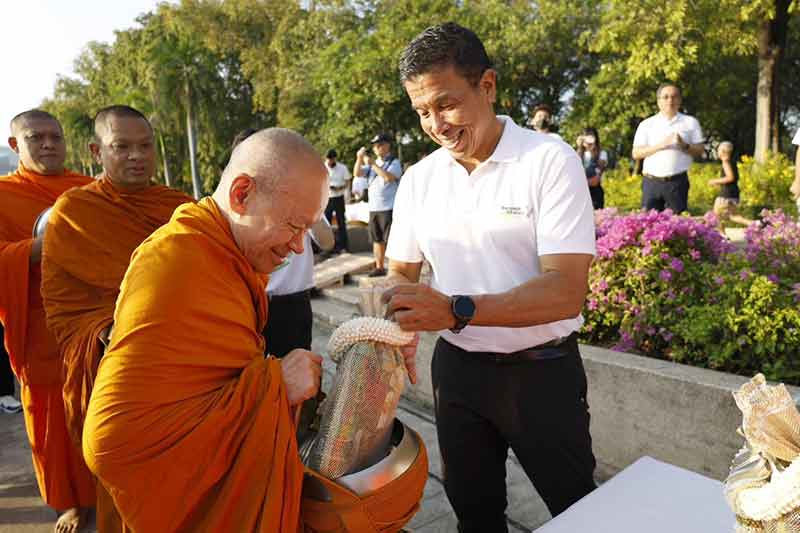 003-ทำบุญตักบาตร