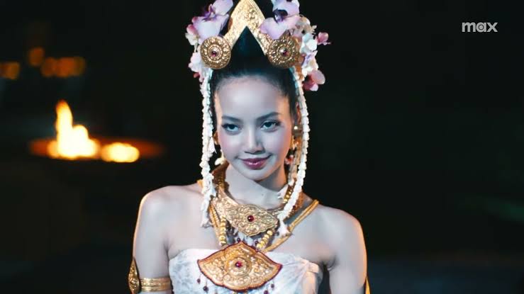 ลิซ่า ใน The White Lotus 3