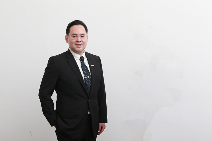 นายธนวัฒน์