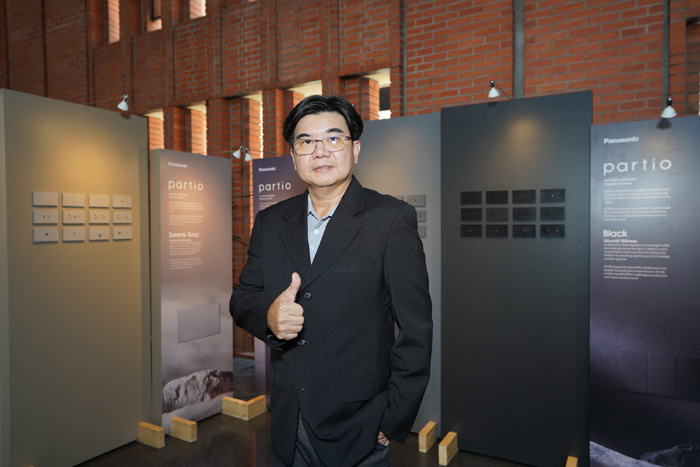 Mr.-Natthaphong