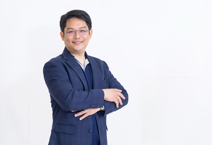 นายรวี